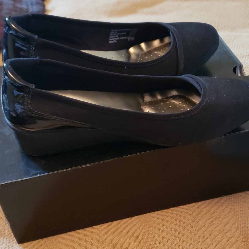 Dexflex Comfort black wedge heels